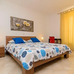 https://ornella.hotelinzadar.com