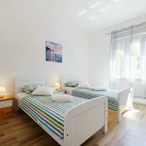 https://apartman-dendo.hotelinzadar.com